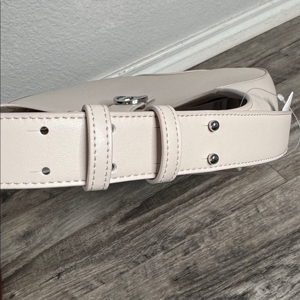 Lululemon Leather Alternative Shoulder Bag 8L Cream Cashew Vegan Handbag Trendy - Picture 6 of 11